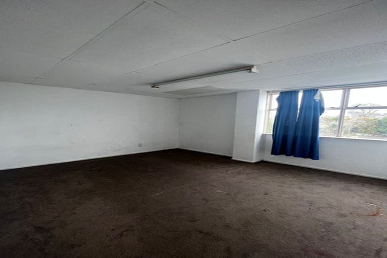 Photo of property in 9/80 Bruce Mclaren Road, Henderson, Auckland, 0612