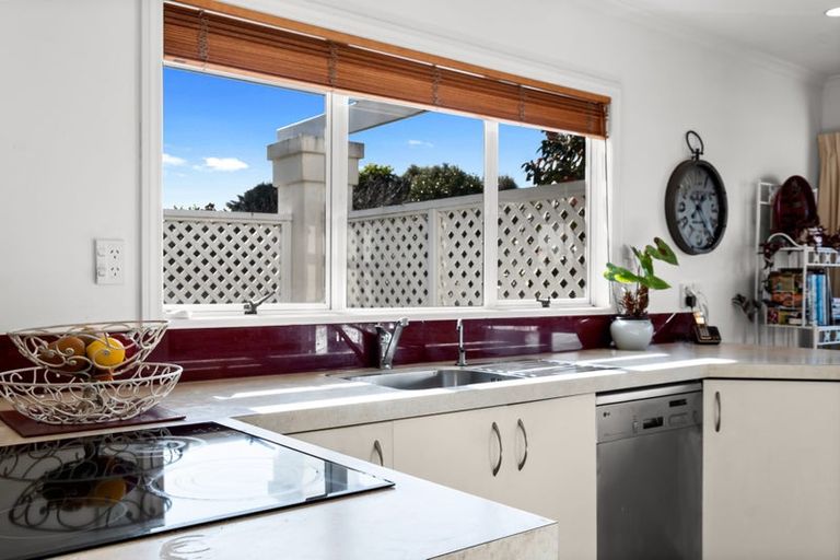 Photo of property in 158 Heta Road, Highlands Park, New Plymouth, 4312