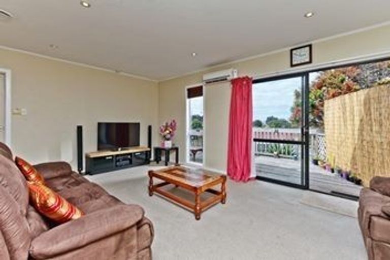 Photo of property in 16a Normanton Street, Glenfield, Auckland, 0629