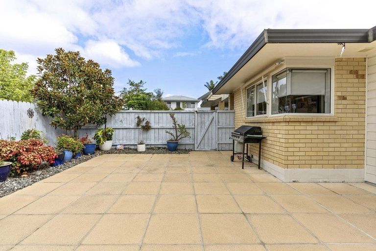 Photo of property in 1/20 Solana Court, Botany Downs, Auckland, 2010