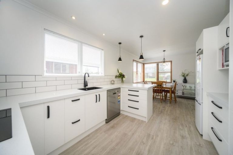 Photo of property in 10 Wairau Place, Kelvin Grove, Palmerston North, 4414