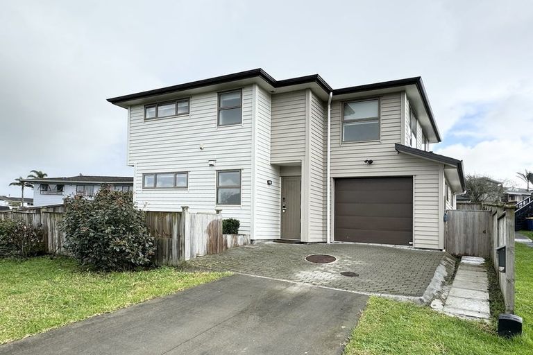Photo of property in 6b St Catherine Crescent, West Harbour, Auckland, 0618