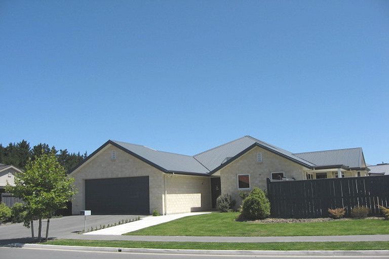 Photo of property in 8 Pohutukawa Crescent, Parklands, Christchurch, 8083