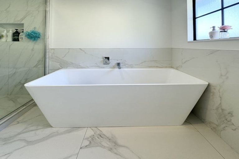 Photo of property in 54 Scarlet Oak Drive, Schnapper Rock, Auckland, 0632