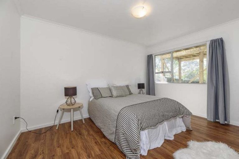 Photo of property in 2/56 Knightsbridge Drive, Forrest Hill, Auckland, 0620