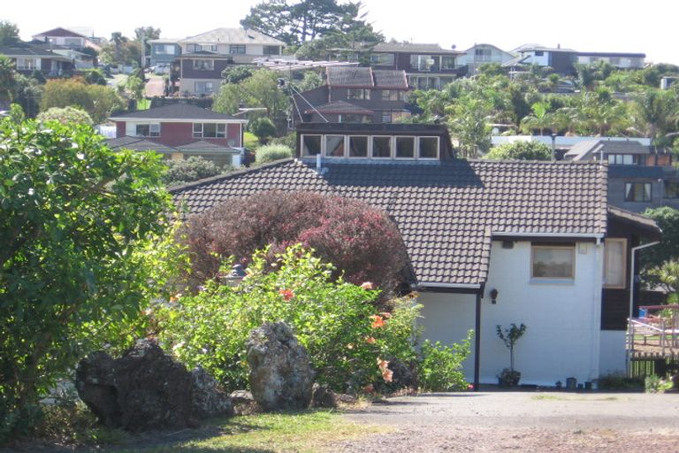 Photo of property in 3 Sandown Road, Rothesay Bay, Auckland, 0630