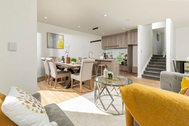 Photo of property in 21 Korokio Lane, Henderson, Auckland, 0612