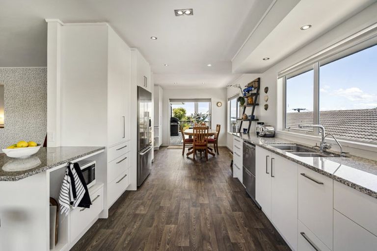 Photo of property in 22 Summit Drive, Torbay, Auckland, 0630