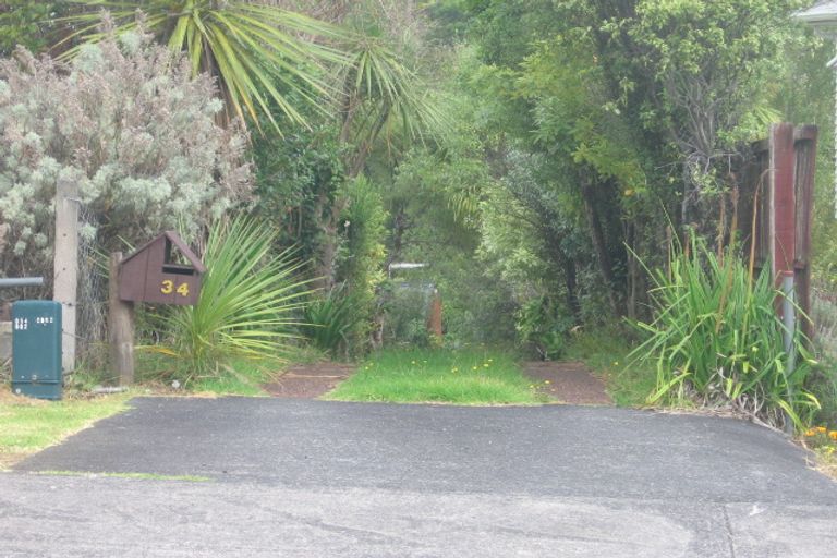 Photo of property in 34 Peach Road, Glenfield, Auckland, 0629