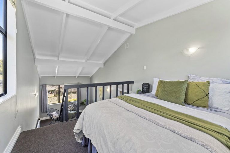 Photo of property in 15 Observatory Close, Whitby, Porirua, 5024