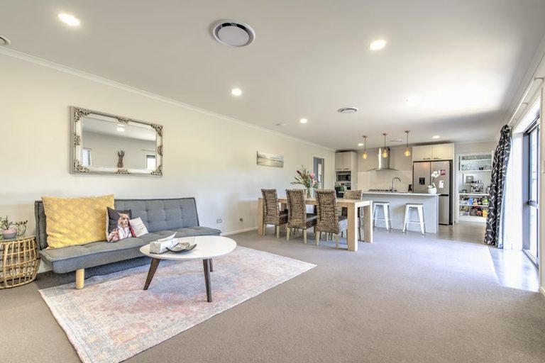 Photo of property in 25 Piwakawaka Court, Rototuna North, Hamilton, 3210