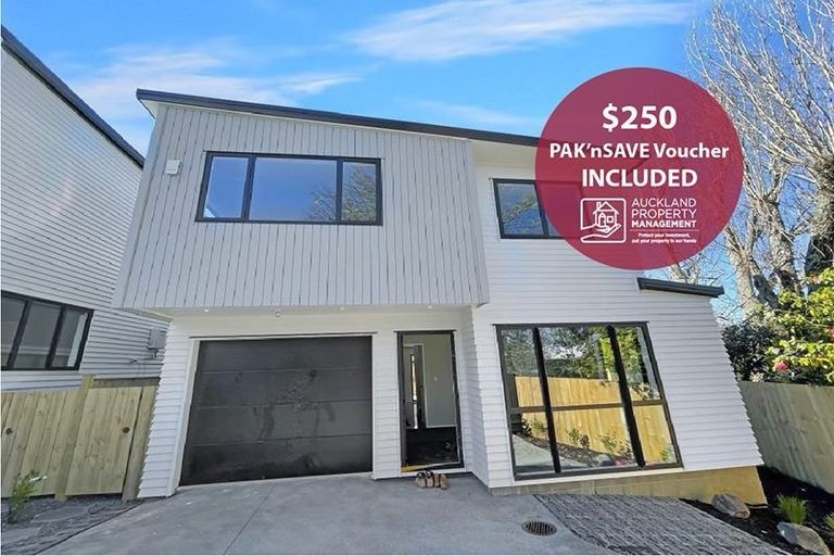 Photo of property in 7b Ballial Place, West Harbour, Auckland, 0618