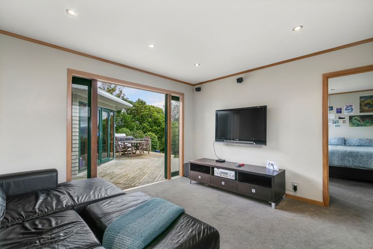 Photo of property in 204 Miromiro Road, Normandale, Lower Hutt, 5010