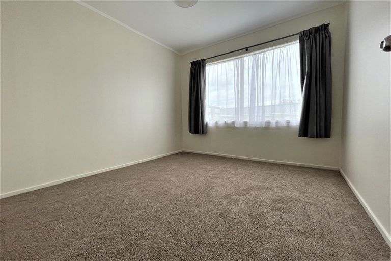 Photo of property in 1/136 Shifnal Drive, Randwick Park, Auckland, 2105