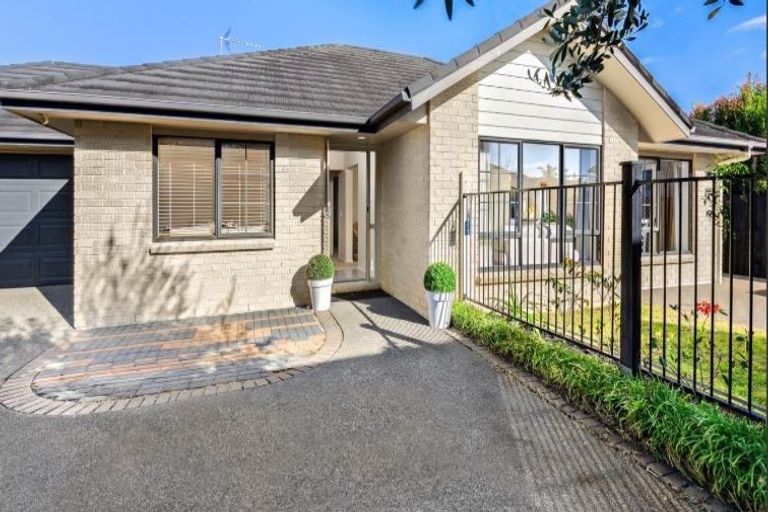 Photo of property in 3 Dunoon Close, Flat Bush, Auckland, 2016