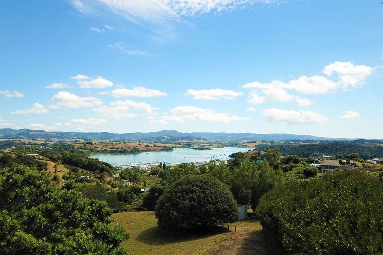 Photo of property in 86 Brick Bay Drive, Sandspit, Warkworth, 0982