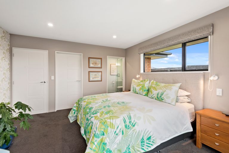 Photo of property in 17 Gosling Crescent, Halswell, Christchurch, 8025