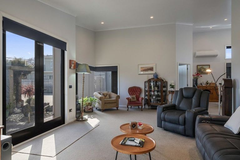 Photo of property in 8a Queenwood Road, Levin, 5510