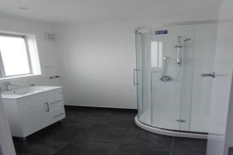 Photo of property in 96 Chislehurst Street, Henderson, Auckland, 0612