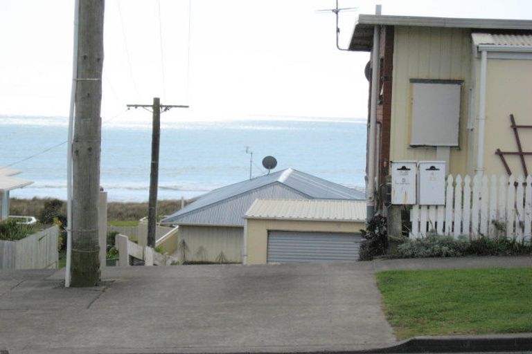 Photo of property in 23a Hamblyn Street, Strandon, New Plymouth, 4312