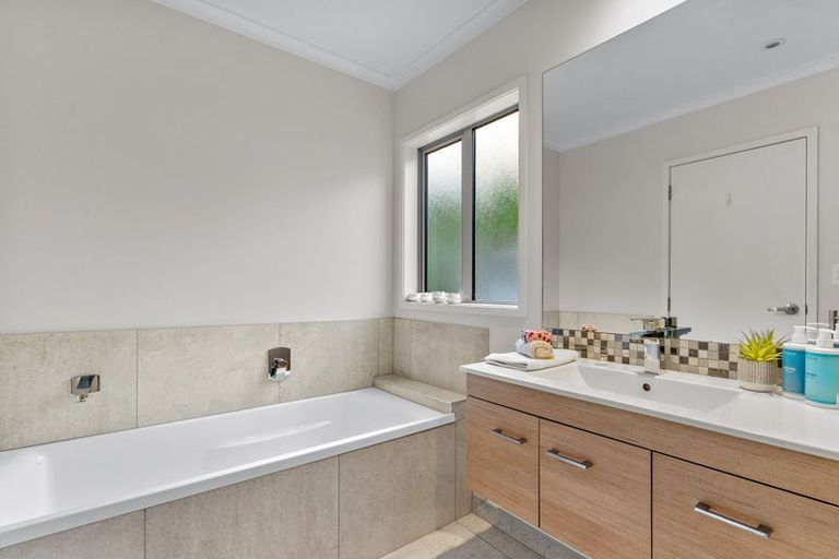 Photo of property in 371 Millwater Parkway, Silverdale, 0932