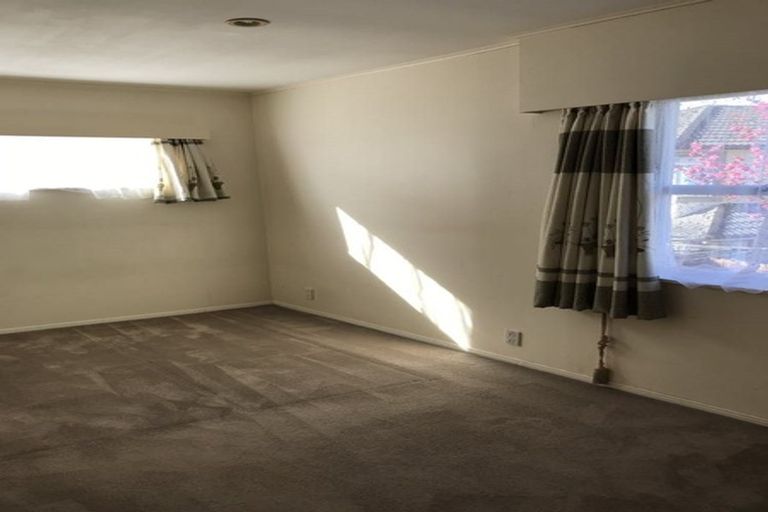 Photo of property in 13 The Rosebowl, Sunnyhills, Auckland, 2010