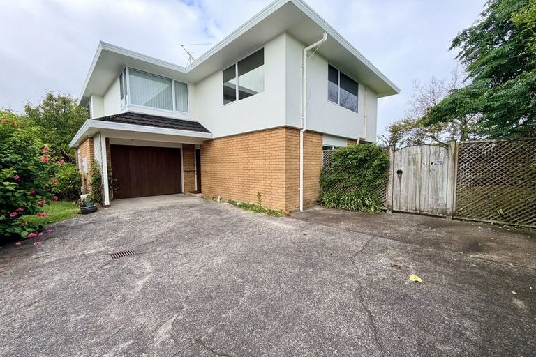 Photo of property in 2/30 Princes Street, Northcote Point, Auckland, 0627