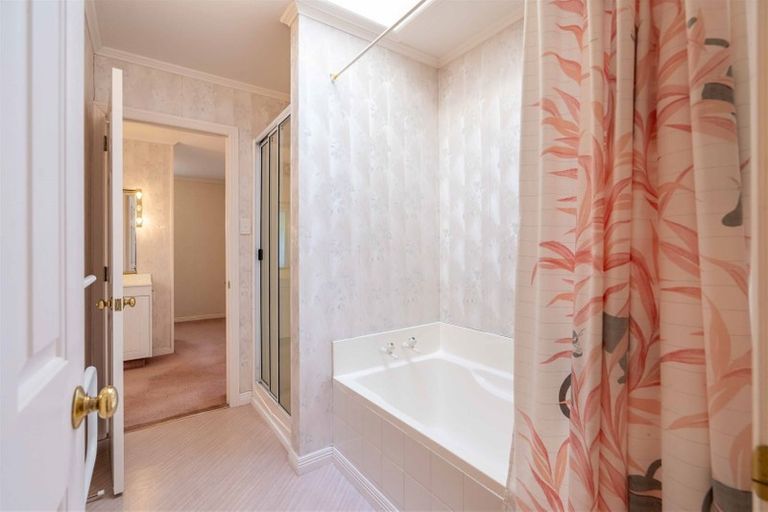 Photo of property in 14 Javelin Place, West Harbour, Auckland, 0618