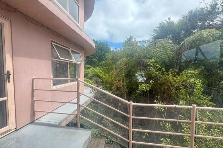 Photo of property in 2/823 East Coast Road, Northcross, Auckland, 0630