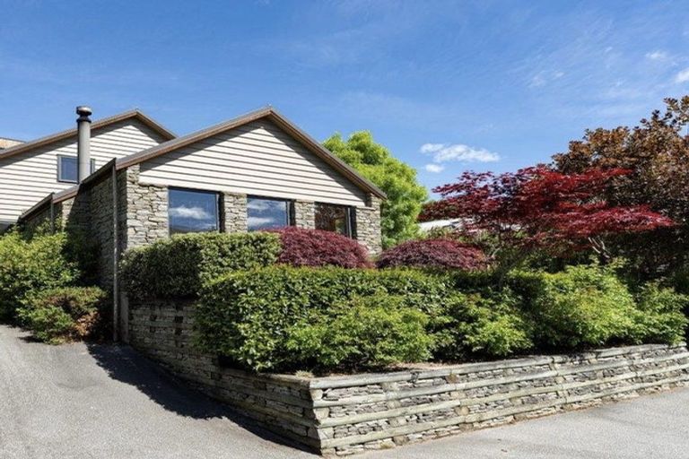 Photo of property in 6 Chartres Lane, Arrowtown, 9302