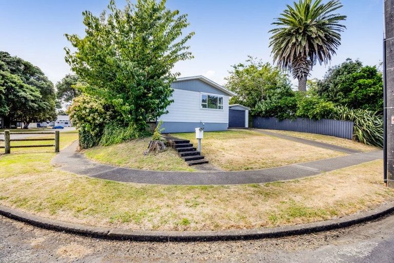 Photo of property in 21 Manawapou Road, Hawera, 4610