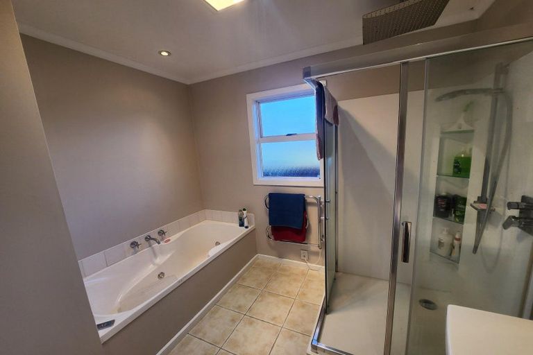 Photo of property in 74 Awamoa Road, Holmes Hill, Oamaru, 9401