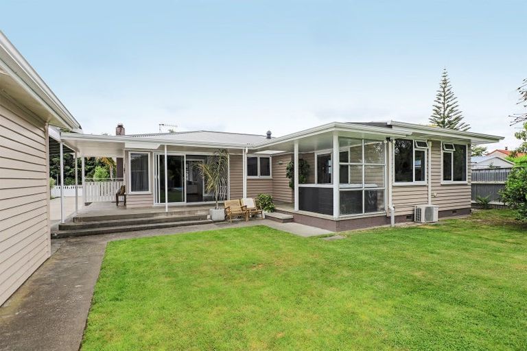 Photo of property in 27 Hammond Road, Taradale, Napier, 4112