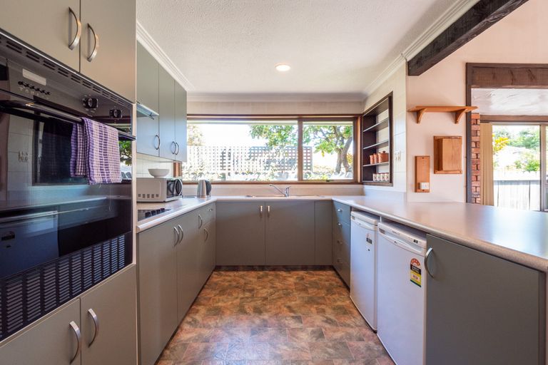 Photo of property in 15 Estuary Crescent, Fairfield, Dunedin, 9018