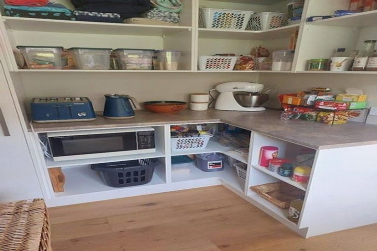 Photo of property in 137 Winara Avenue, Waikanae, 5036