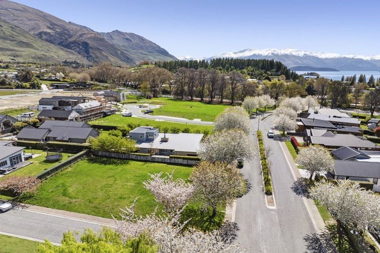 Photo of property in 14 Old Station Avenue, Wanaka, 9305
