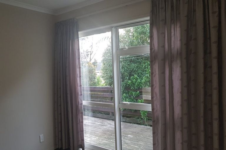 Photo of property in 52 Maungaraki Road, Korokoro, Lower Hutt, 5012