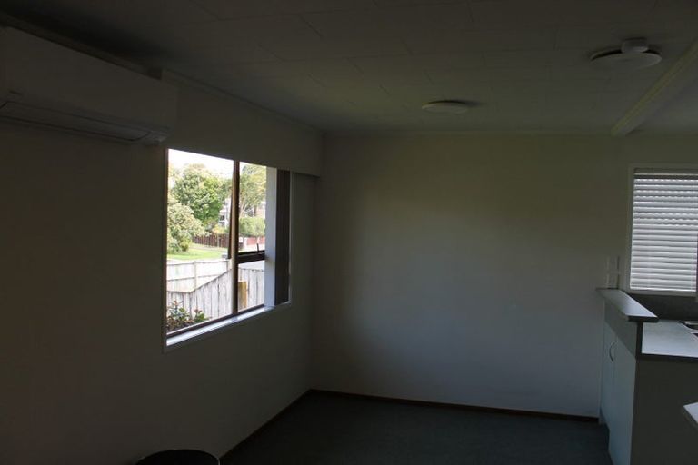 Photo of property in 5 Waari Avenue, Sunnyvale, Auckland, 0612