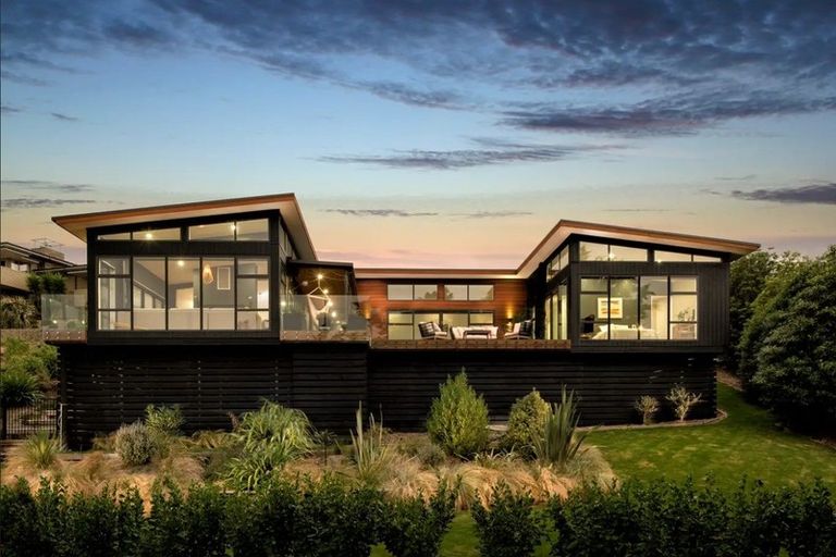 Photo of property in 1 Quarry Hill Terrace, Kennedys Bush, Christchurch, 8025