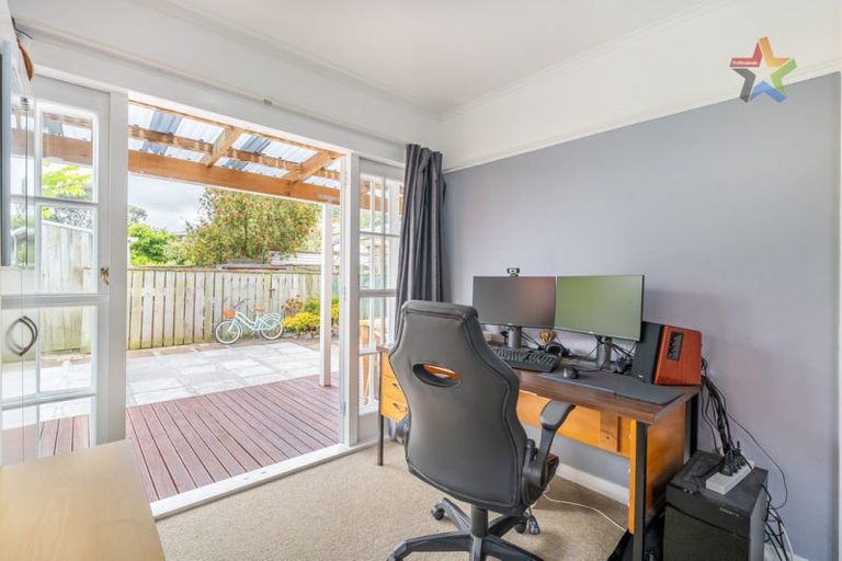 Photo of property in 18 Kauri Street, Eastbourne, Lower Hutt, 5013