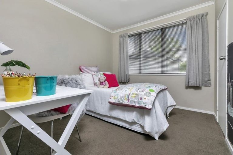 Photo of property in 10 Beeche Place, Birkdale, Auckland, 0626