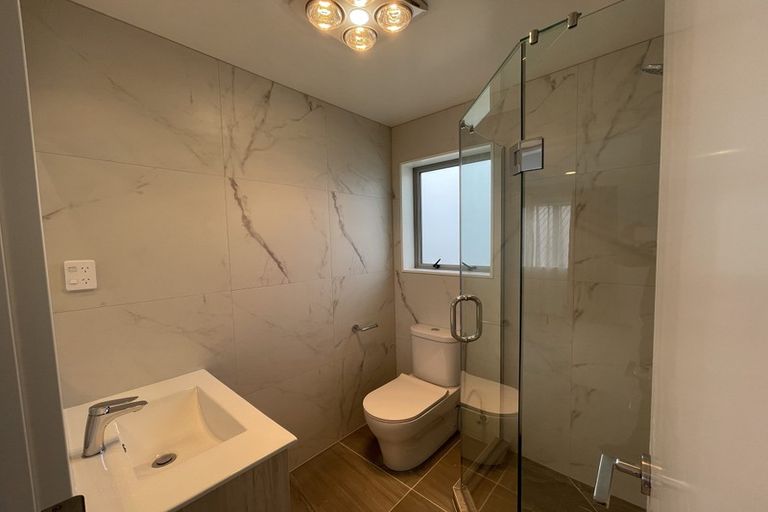 Photo of property in 17 Paparahi Place, Wainui, 0992