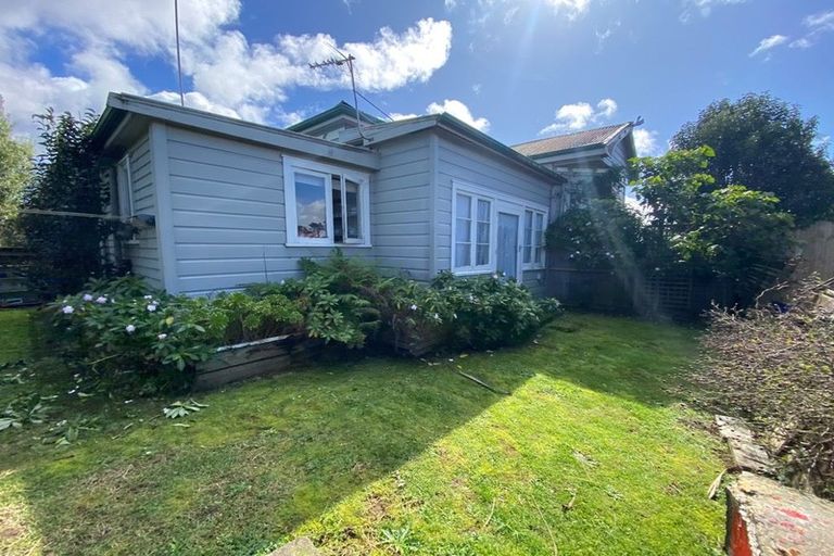 Photo of property in 24 Queen Mary Avenue, New Lynn, Auckland, 0600