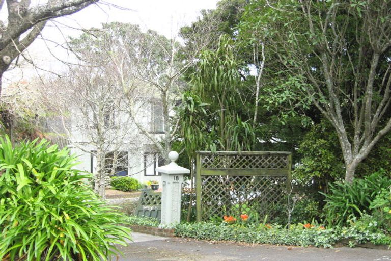 Photo of property in 18 Ridge Lane, New Plymouth, 4310