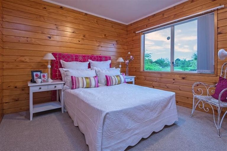 Photo of property in 2/15 Emma Court, Northpark, Auckland, 2013