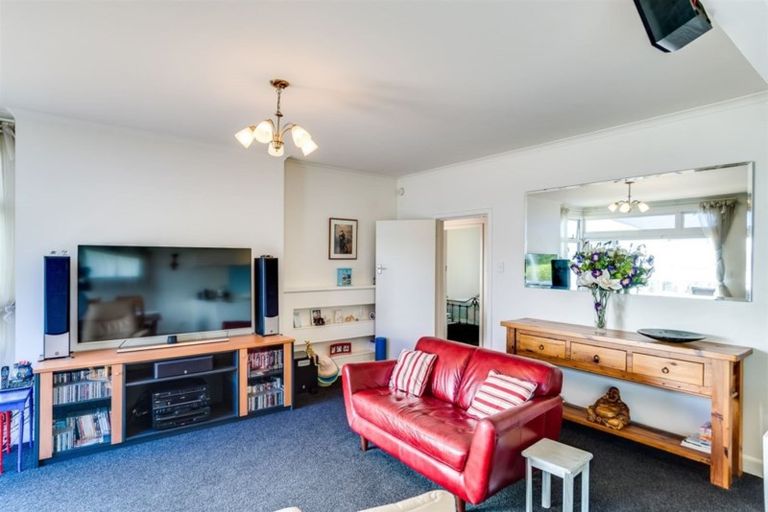 Photo of property in 5 Milton Terrace, Hospital Hill, Napier, 4110