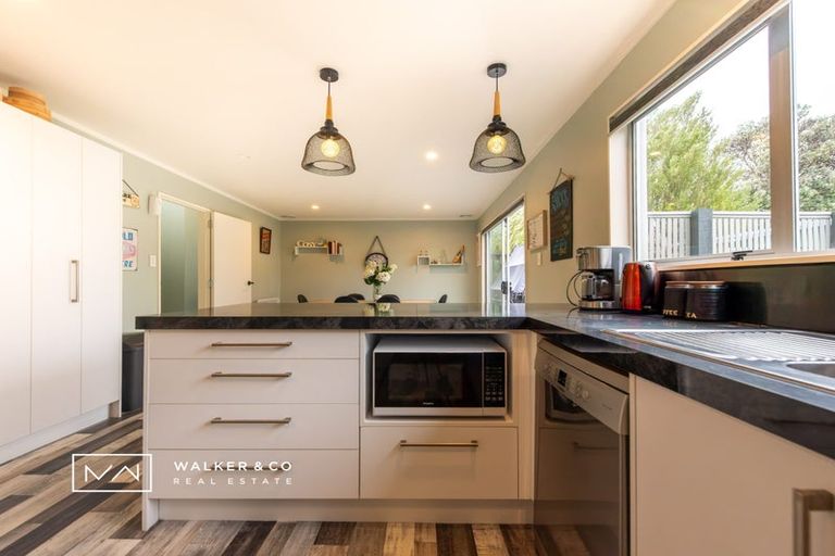 Photo of property in 1 Roband Crescent, Brown Owl, Upper Hutt, 5018