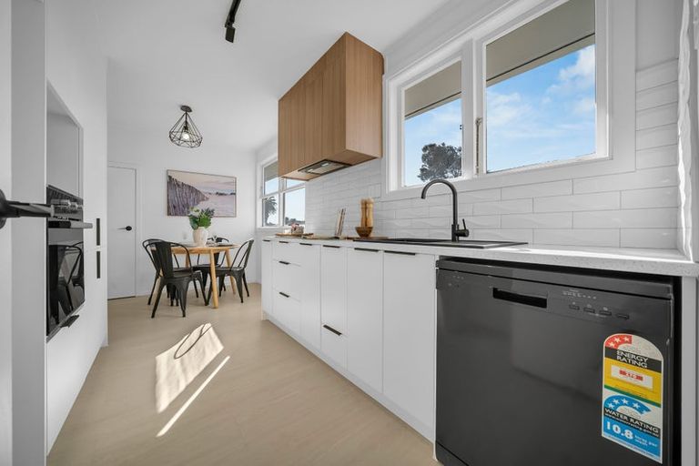 Photo of property in 97 Tidal Road, Mangere, Auckland, 2022