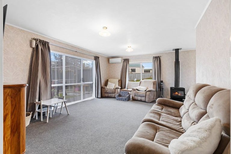 Photo of property in 105 Hillcrest Drive, Kelvin Grove, Palmerston North, 4414
