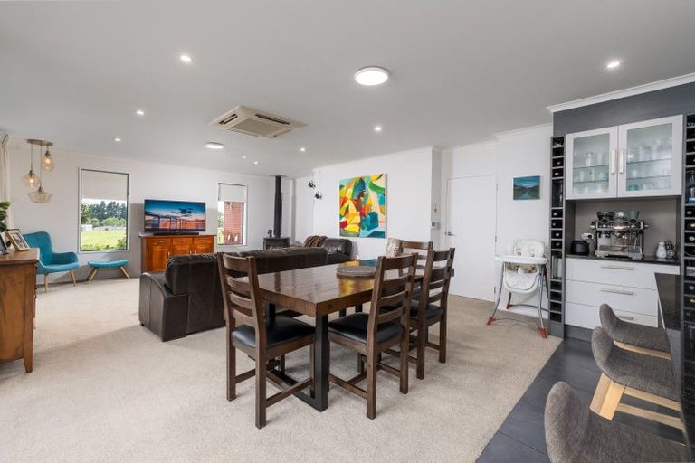 Photo of property in 55 Timaru Road, Waimate, 7924